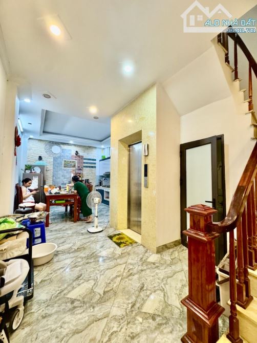 BÁN NHÀ GIẢI PHÓNG - HOÀNG MAI - THANG MÁY - FUL NỘI THẤT - 60M X 6 TẦNG - MT 4.2M - 2
