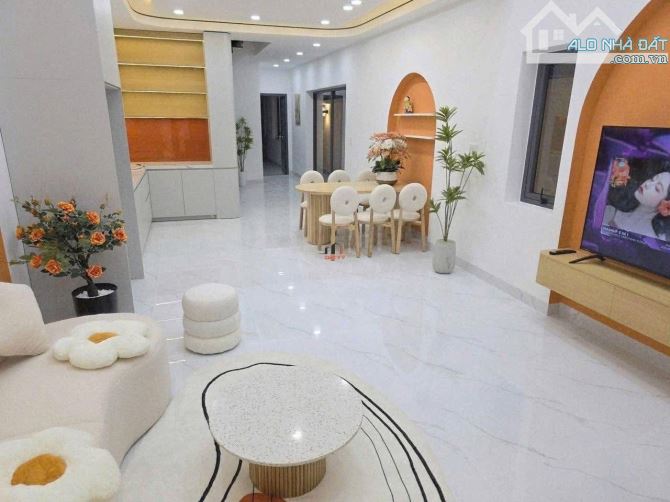 NHÀ 2 TẦNG GÓC 2 MẶT TIỀN KHU TÁI ĐỊNH CƯ 19/05 - 2