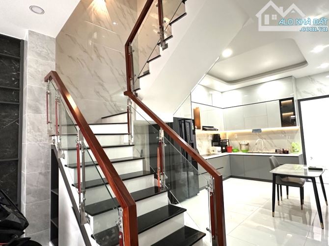 Bán nhà HXH NGỦ TRONG PHÒNG CMT8 Q.10, 4 tầng, MT rộng thênh thang, tròn 12 tỷ - 2