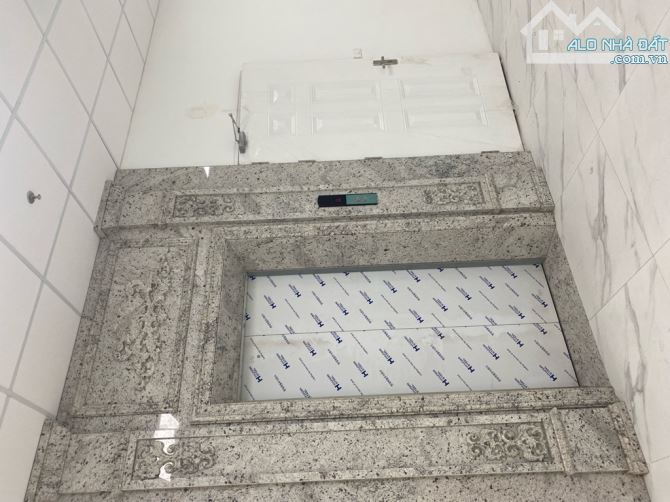 Bán nhà Mặt phố Nguyễn Khánh Toàn - Lô Góc - DT 139m2, 9 tầng thang máy, MT rộng, 45.5 tỷ - 2