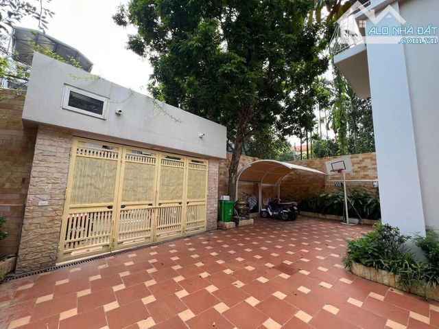 BIỆT THỰ ĐẲNG CẤP 313M2 - DIỆN TÍCH RỘNG Ở SƯỚNG - MẶT NGÕ ÔTÔ TRÁNH - GIÁ ĐẦU TƯ - - 2