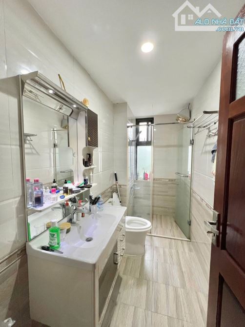 CỰC HIẾM ! BÁN NHÀ PHÂN LÔ - Ô TÔ LÙI CỬA - NGUYỄN CHÍ THANH 55M2 - 4 TẦNG - MẶT TIỀN 4M - 2