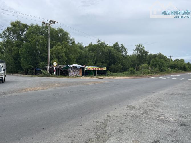 Bán hơn 1 hecta lô Góc mặt tiền Hùng Vương - TX LaGi giá ngộp 6.8tr/m2 view Biển - 2