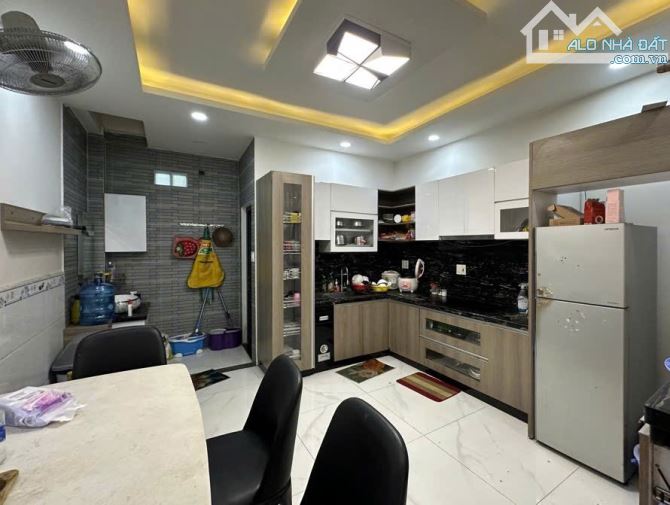 Bán nhà hẻm 4m - 3 tầng - 4 * 16m - 4pn - kế khu phúc hợp Lacasa Phú Thuận - chỉ 5.5 tỷ - 2