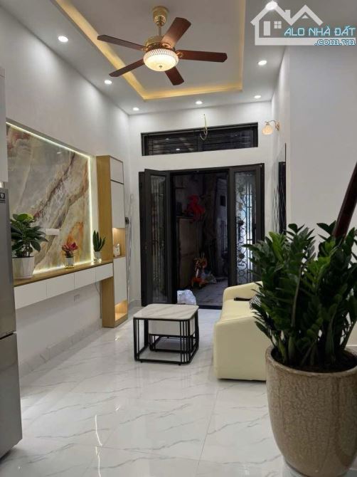 Chỉ 5.9 tỷ!chính chủ Bán nhà 110.16 Ngọc Hà Ba Đình,28mx5t, 40m ra mặt phố ô tô tránh - 2