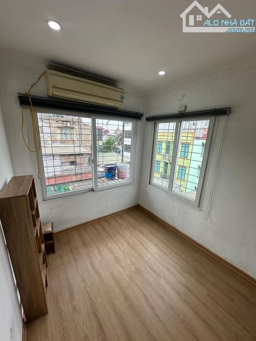 BÁN CĂN TẬP THỂ NGUYỄN TRÃI - THANH XUÂN - 2.x TỶ  DT 55m2, 2 ngủ, Phòng khách, bếp, wc kh - 2