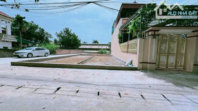 Bán đất Xuân Khanh Sơn Tây,diện tích 63m2,mặt tiền 4.2m,đường thông,2 ô tô tránh - 2