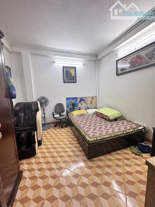 MẶT NGÕ THÔNG - NHÀ CŨ CHỈ CẦN SƠN LẠI LÀ ĐẸP - GIÁ GIA LỘC - 2