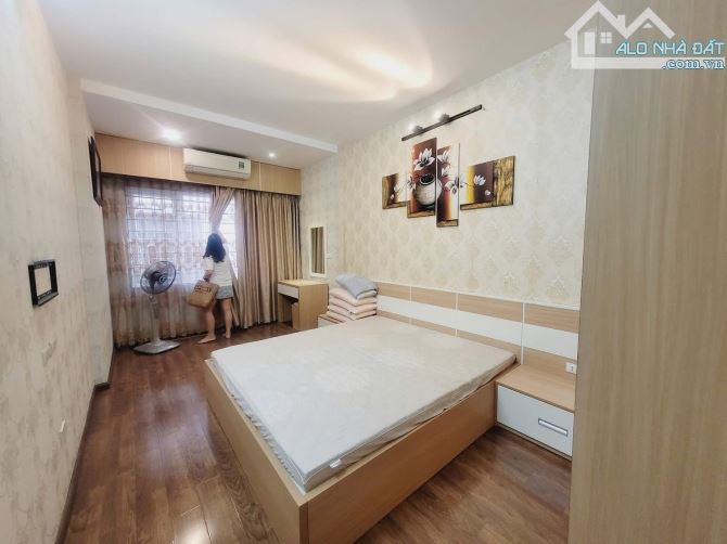 NHÀ CỰC ĐẸP - THÁI THỊNH - LÔ GÓC - 3 THOÁNG - TRƯỚC NHÀ 3M - DT 35M2 - 2