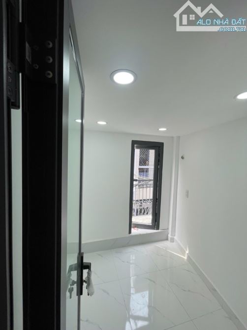 CHỦ GIẢM TỔNG 150TR CHỈ CÒN 1TỶ199 CHO CĂN NHÀ 3 TẦNG CÓ SỔ HỒNG RIÊNG NGAY ĐƯỜNG CMT8 P13 - 2