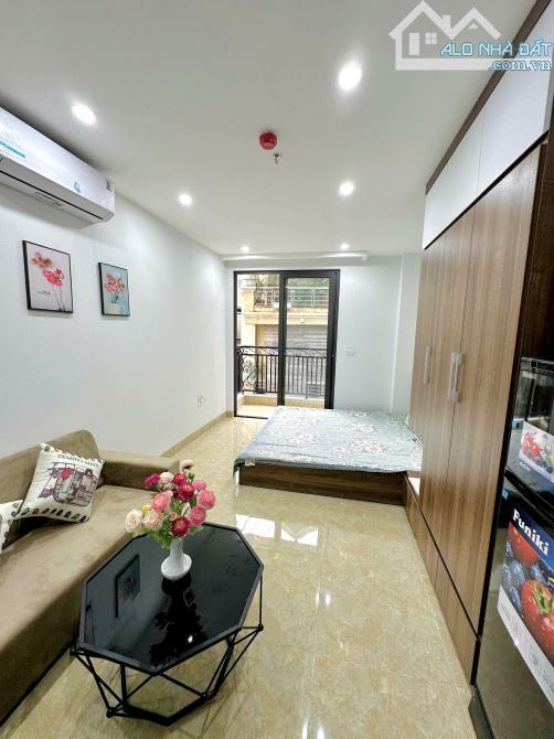 Cho Thuê CCMN 381 Nguyễn Khang Cầu Giấy 30m2 Studio Ban Công Giặt Riêng Thang Máy Gần Chợ - 2