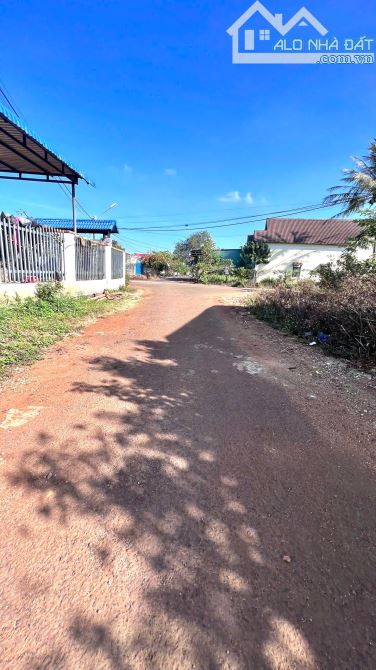 Đất sau lưng chợ Eakao vị trí đẹp thích hợp làm nhà ở - 2