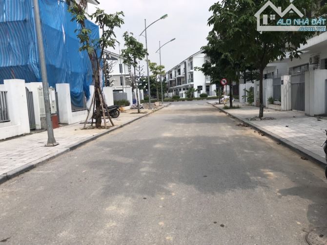 Cần Bán gấp. Đất Tu Hoàng - Phương Canh. Oto tránh, vỉa hè. Xây VP 7 tầng. Dt 80m2*14.5 tỷ - 2