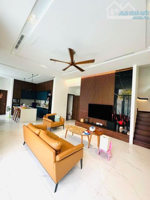 Bán Biệt Thự Tên Lửa, 300m2, 15x20m, 3 Tầng, 5PN, có hồ bơi, full nội thất, năng lượng MT - 2