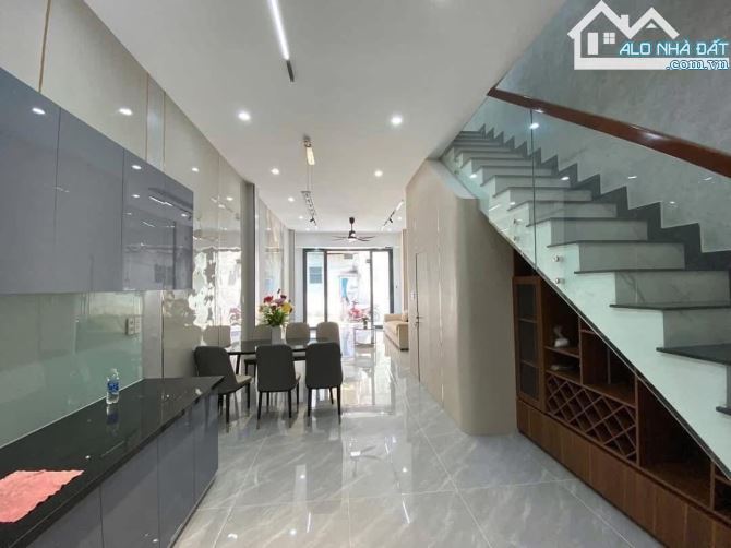 Sẵn HĐ thuê 15 triệu/tháng! Bán nhà Thành Thái, Q10, Giá 3 tỷ 150 DT 65m2, sổ riêng - 3