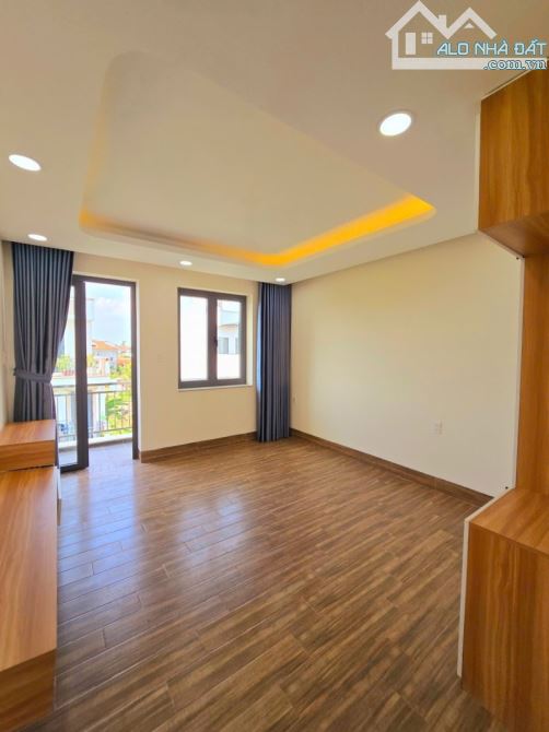 NHÀ ĐẸP 3 TẦNG - LONG PHƯỚC - ĐƯỜNG 8M - OTO NÉ NHAU - NHỈNH 5 ĐỒNG - 3