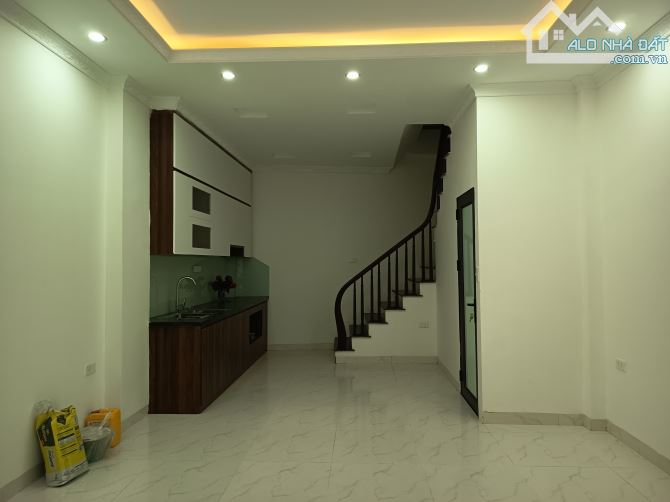 CHÍNH CHỦ GỬI BÁN NHÀ 5 TẦNG – GIÁ CHỈ 4.65 TỶ  MỖI TẦNG 1 PHÒNG RỘNG – VỊ TRÍ ĐẸP - 3