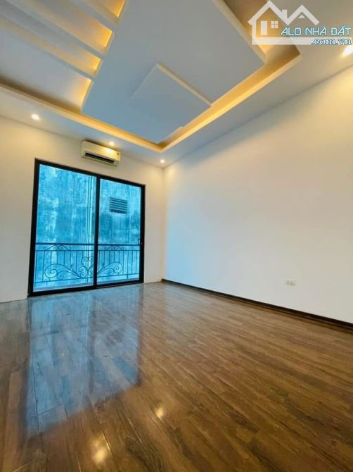 Bán Nhà Trịnh Công Sơn -Tây Hồ 50m2 -3Tầng-MT4.1m-Giá 9tỷ Vài Bước Chân Ra Phố Đi Bộ - 3