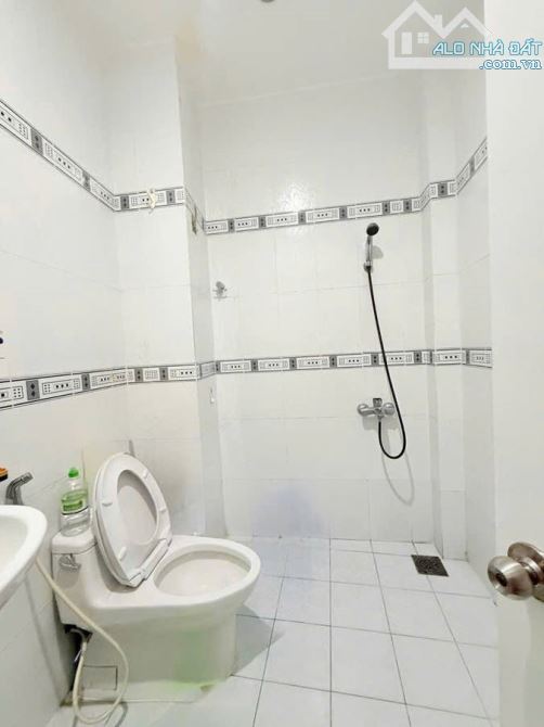 Nhà bán: đường Bành Văn Trân, DTSD 107m, 5Tầng, nhỉnh  5 tỷ - 3