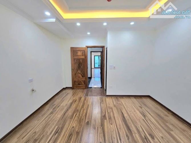 PHÂN LÔ ĐỘI CẤN BA ĐÌNH CÁCH 2 NHÀ RA PHỐ 2 THOÁNG 8 TẦNG THANG MÁY 55m MT 4.2m 18 Tỷ - 3