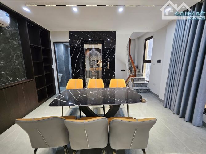 BÁN NHÀ TRƯƠNG ĐỊNH NHÀ XÂY MỚI   Dt. 38 m2.   Xây 5 tầng  giá 6,15tỷ đường rộng 2.5m, - 3