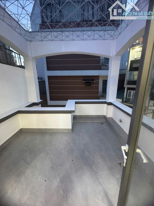 BÁN NHÀ HẺM TO QUẬN 11, RẤT GẦN MẶT TIỀN, MUA VỂ Ở NGAY - 3