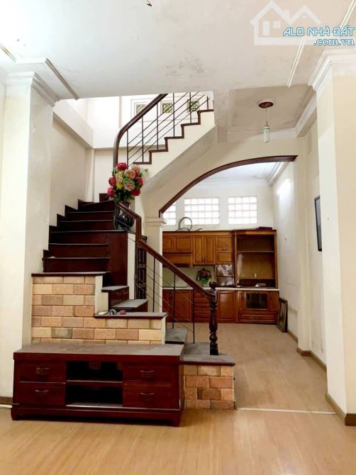 NHÀ PHÂN LÔ HOÀNG CẦU - ĐỐNG ĐA 50m X5 TẦNG GIÁ: 15 TỶ - VỈA HÈ Ô TÔ TRÁNH - AN SINH ĐỈNH - 3