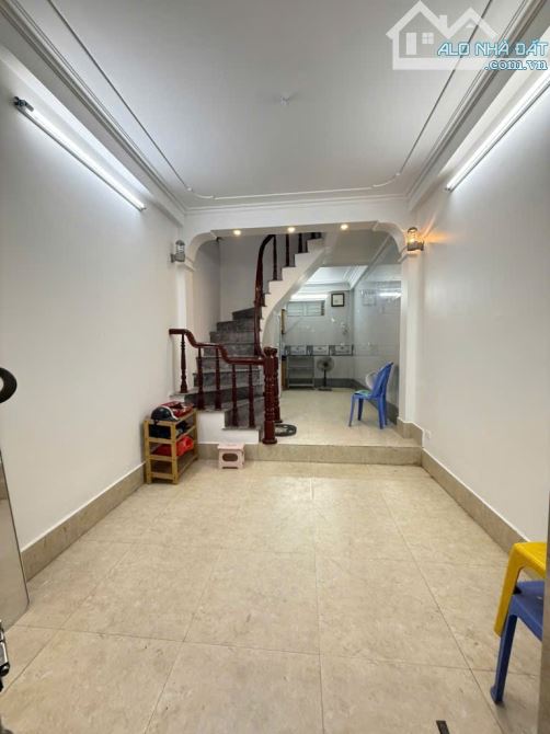 Nhà bán ngã tư sở sổ đỏ vuông vắn - 3