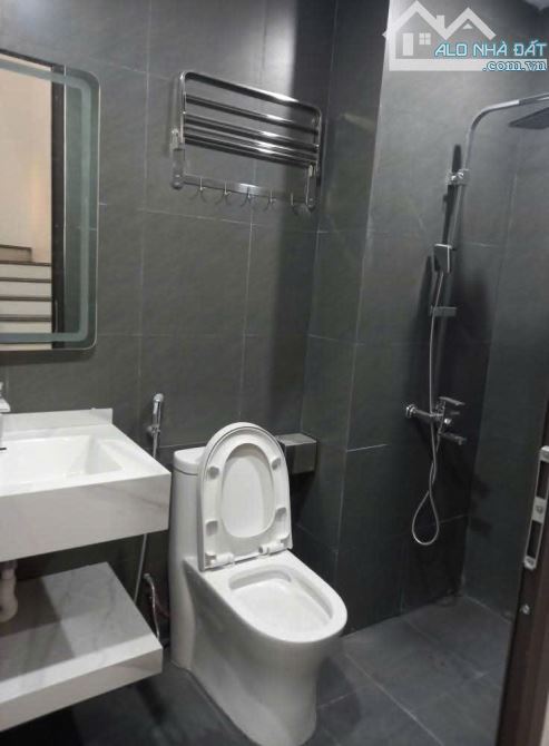 BÁN NHÀ XÂY MỚI 3,5 TẦNG NGÕ CÁCH MẶT ĐƯỜNG KÊNH  30M - 3