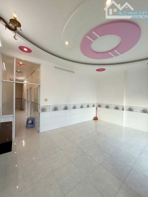 Bán nhà mặt tiền bờ hồ dài huỳnh cương , trệt lầu - 3