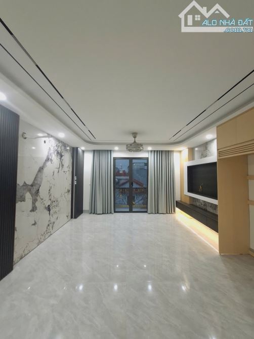 +B.án N.hà-ĐẸP NGỌC THỤY-51M2×6T-Nhỉnh 13.3 tỷ-LÔ GÓC THANG MÁY -FULL NỘI THẤT-GA RA Ô TÔ - 3