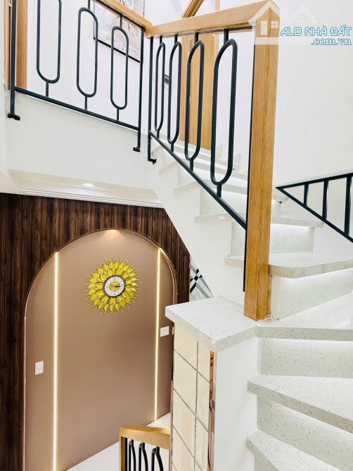 Chủ kẹt tiền, bán gấp nhà Hậu Giang, Quận 6. Giá: 2 Tỷ 690 / 56m2. SHR, hẻm ô tô 5m - 3