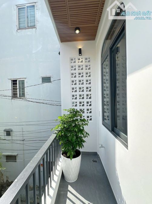Nhà đẹp - Tặng nội thất - 30m2 - Sát mặt tiền Lê Quang Định - GV- Sổ vuông vức - Nhỉnh 5tỷ - 3