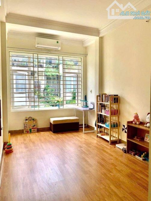 Nhà cán bộ xây - Bán chuyển đổi về gần con - Ngõ 4m ô tô thông các phố - Kinh doanh tốt - 3