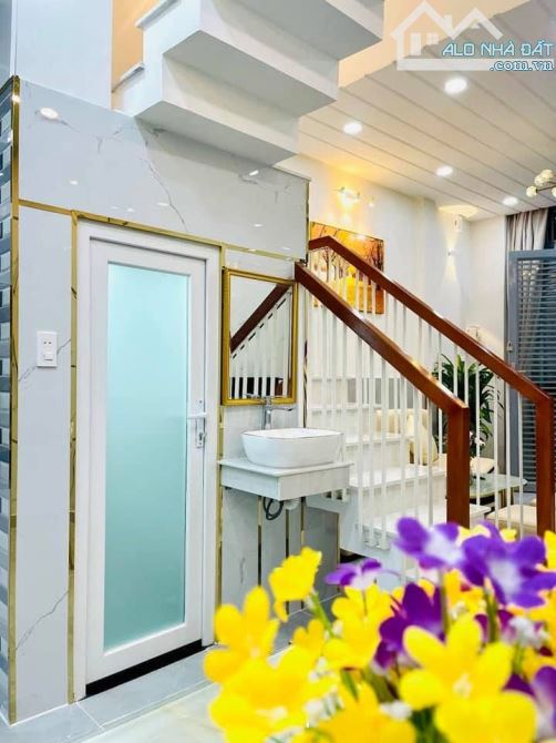 Bán nhà hẻm 90 Hòa Bình, Q.11 nhà 32 m2 full nội thất. Giá: 1.9tỷ sổ hồng riêng - 3