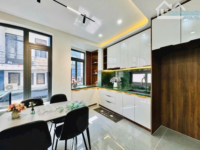 🔥KHU VIP PHAN XÍCH LONG🔥 P7 PHÚ NHUẬN - HẺM XE HƠI - 5 TẦNG - 40M2 - CHỈ 7.x TỶ - 3