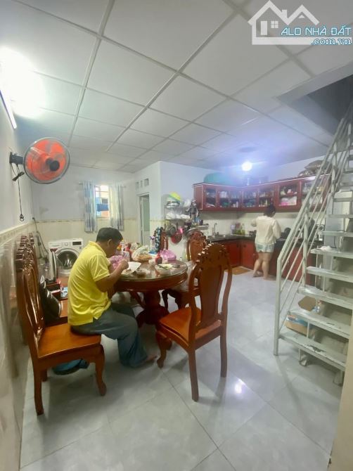 Bán nhà 2 tầng 70m2 HXH 5m thới tam thôn HM hơn 3 tỷ - 3