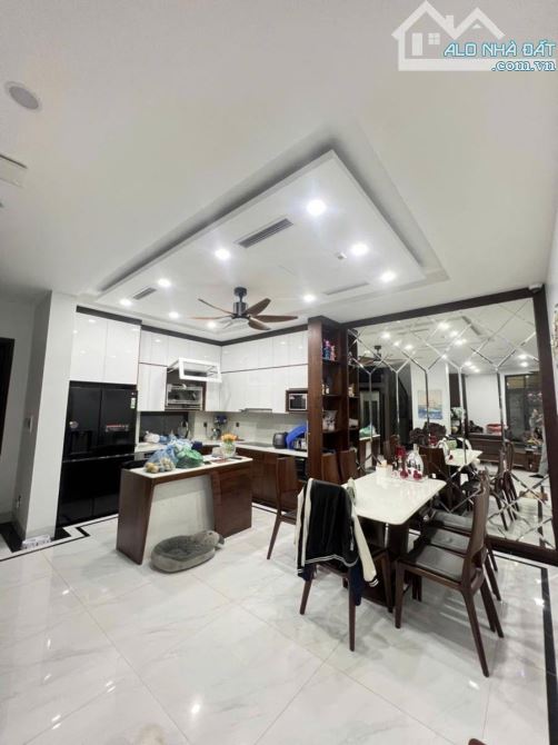 BIỆT THỰ MỚI ĐẸP NẰM TRONG KHU PHÂN LÔ KIM ĐỒNG. YÊN TĨNH, THOÁNG MÁT,  THANG MÁY NHẬP - 3
