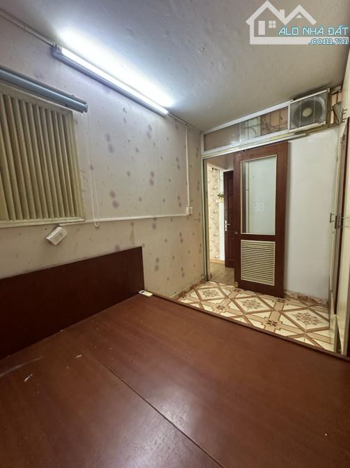 BÁN CĂN TẬP THỂ NGUYỄN TRÃI - THANH XUÂN - 2.x TỶ  DT 55m2, 2 ngủ, Phòng khách, bếp, wc kh - 3