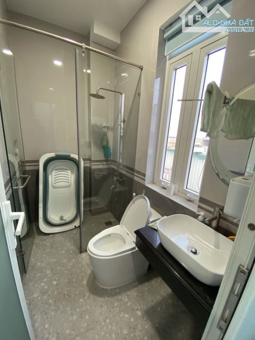 NHÀ TÂN BÌNH CÓ THANG MÁY 4x14M GIÁ 8,4 TỶ TẠI PHẠM VĂN CHIÊU PHƯỜNG 15 NHÀ 5 TẦNG 5 PHÒNG - 3