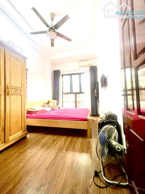 Lĩnh Nam - Hoàng Mai   31 m - 5 tầng - 5,96 tỷ - 3