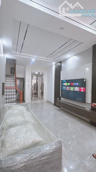 BÁN NHÀ ĐƯỜNG HỒNG TIẾN - OTO - THANG MÁY , GIÁ 13 TY - ĐẸP LONG LANH - 3