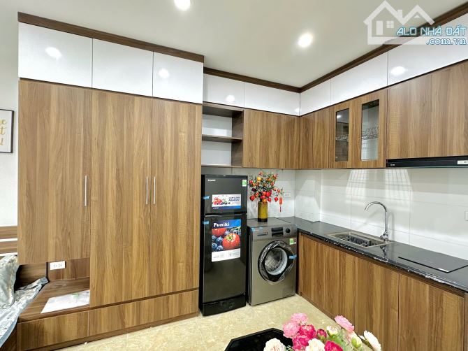 Cho Thuê CCMN 381 Nguyễn Khang Cầu Giấy 30m2 Studio Ban Công Giặt Riêng Thang Máy Gần Chợ - 3