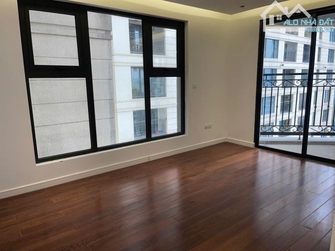 Bán căn 3 ngủ cao cấp view Hồ Tây tại D