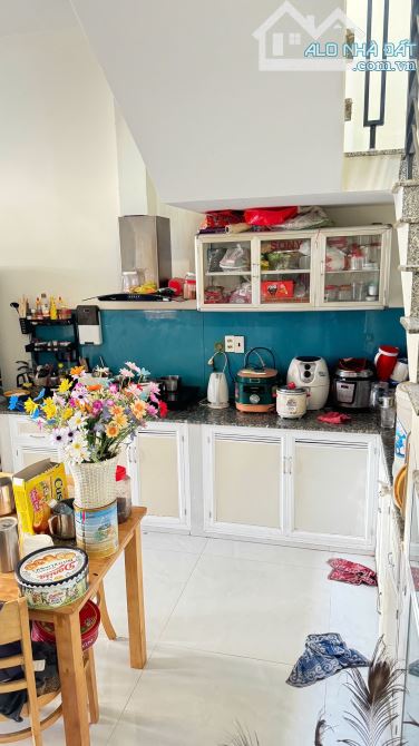 BÁN NHÀ 3 TẦNG, HẺM THÔNG PHÙNG HƯNG, CÁCH BIỂN 700M, GIÁ 3 TỶ 650. - 4