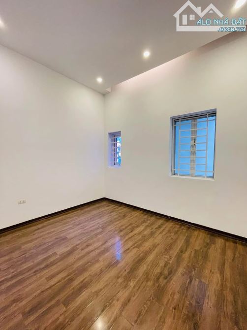 Bán Nhà Trịnh Công Sơn -Tây Hồ 50m2 -3Tầng-MT4.1m-Giá 9tỷ Vài Bước Chân Ra Phố Đi Bộ - 4