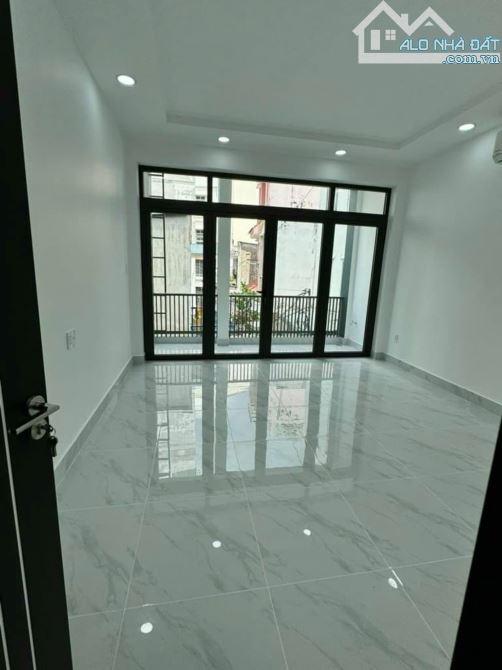 Duy nhất nhà Đoàn Văn Bơ, Quận 4 / 52m2 / 2 tỷ 380 triệu / sổ hồng riêng - 4