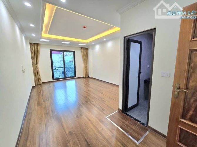 PHÂN LÔ ĐỘI CẤN BA ĐÌNH CÁCH 2 NHÀ RA PHỐ 2 THOÁNG 8 TẦNG THANG MÁY 55m MT 4.2m 18 Tỷ - 4