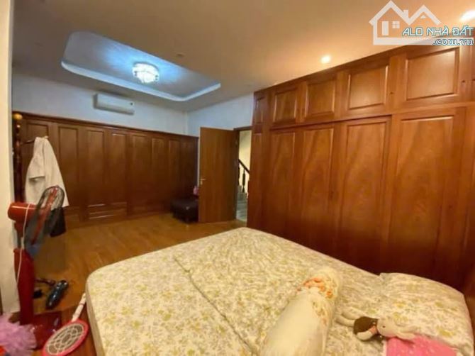 Nhà phố Thái Thịnh, Gần phố, Dân xây, Full nội thất xịn sò, DT 40m2, MT 6m, Giá 11.2 tỷ - 4
