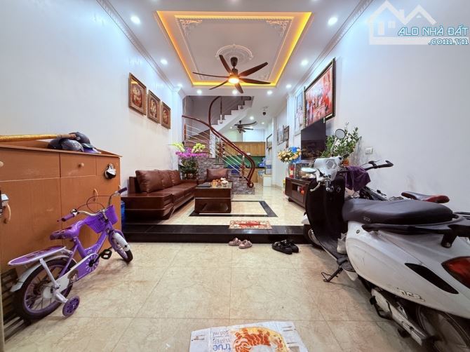 KIM GIANG 40M2 - NHÀ DÂN TỰ XÂY - MẶT NGÕ THÔNG -  Ô TÔ QUA NHÀ - AN SINH XÃ HỘI ĐỈNH CAO - 3